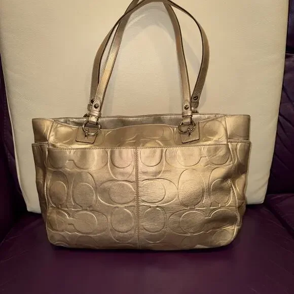 Coach East West Gallery tote bag in metallic gold embossed signature leather - Picture 3 of 10